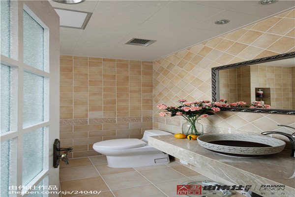 厕所顺墙面往楼下漏水 厕所顺墙面往楼下漏水